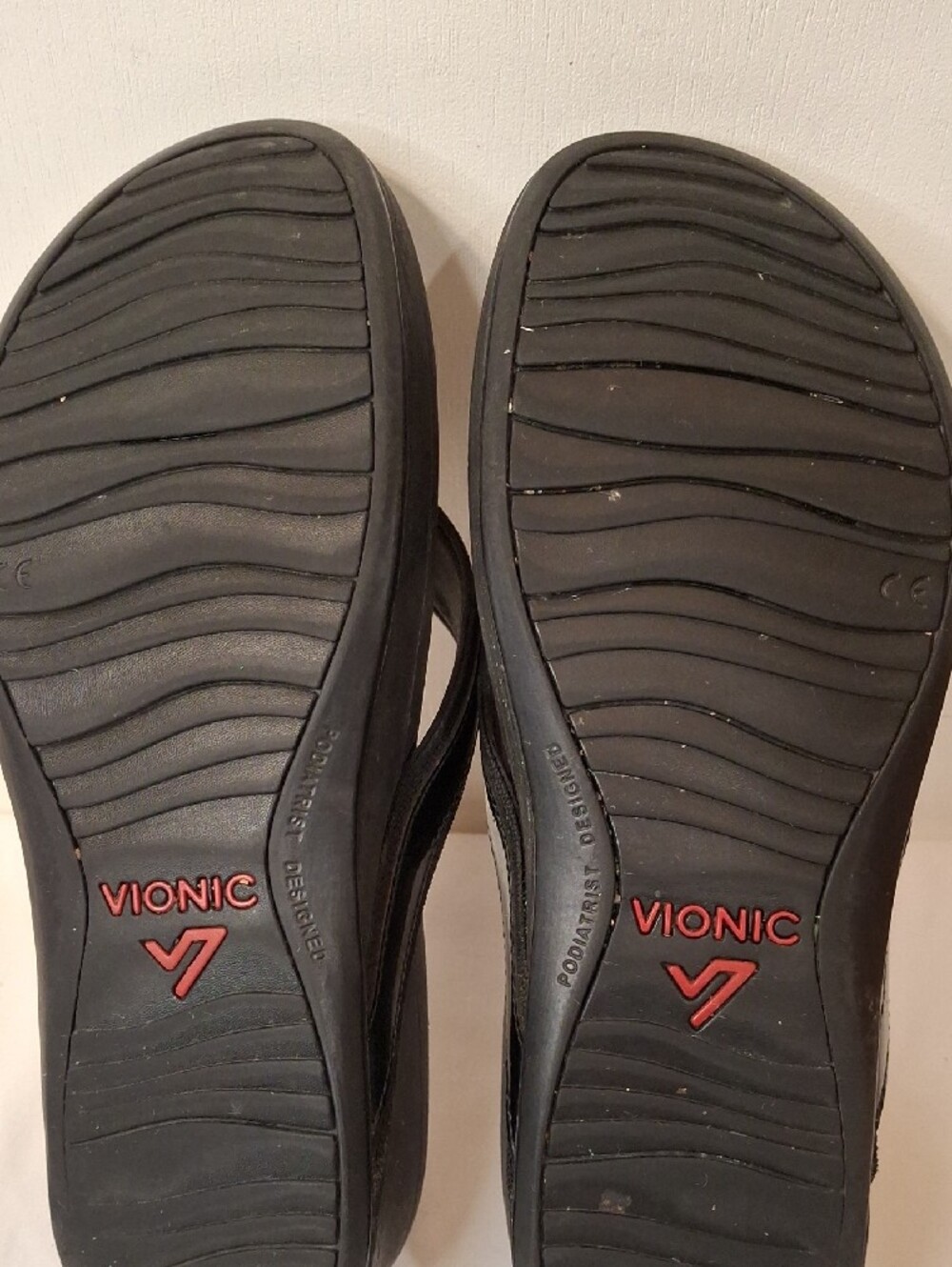 Vionic Women's Black Synthetic Comfort Thong Flip Flops, with Patent Straps - Picture 8 of 10